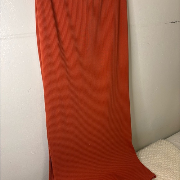 Old Navy Ribbed Maxi Skirt in Rust Orange - Picture 2 of 4
